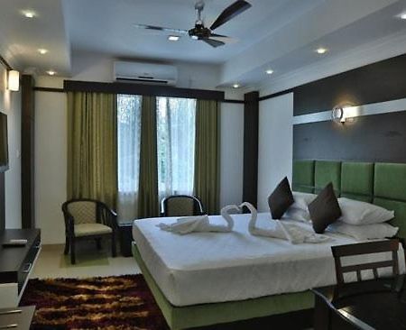 Continento The Classic Hotel Tirur 外观 照片